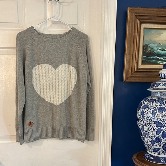 Women’s Simply Southern Gray Crewneck Heart Logo Pullover Sweater Size XL - Picture 1 of 6